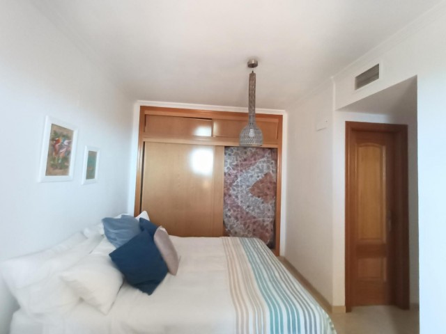 Apartamento con 4 Dormitorios  en Torrequebrada
