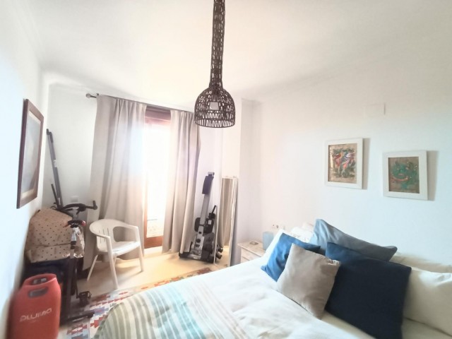 Apartamento con 4 Dormitorios  en Torrequebrada