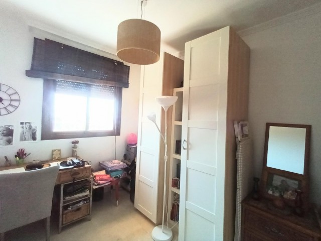 Apartamento con 4 Dormitorios  en Torrequebrada