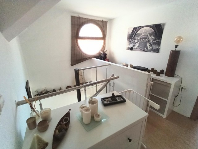 Apartamento con 4 Dormitorios  en Torrequebrada
