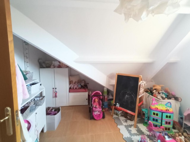 Apartamento con 4 Dormitorios  en Torrequebrada