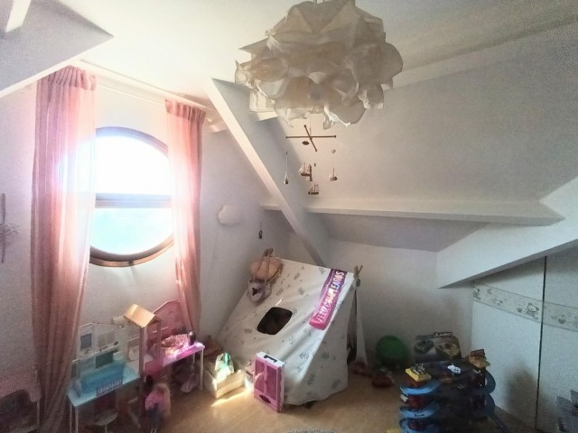 Apartamento con 4 Dormitorios  en Torrequebrada