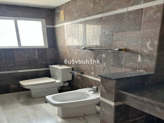 4 Bedrooms Apartment in Málaga