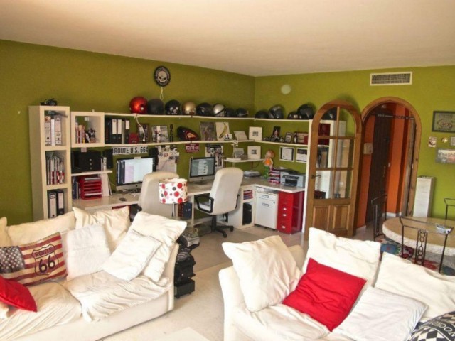 Apartment, El Paraiso, R4160125
