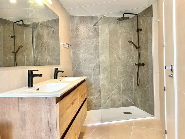Maison mitoyenne avec 3 Chambres  à Estepona