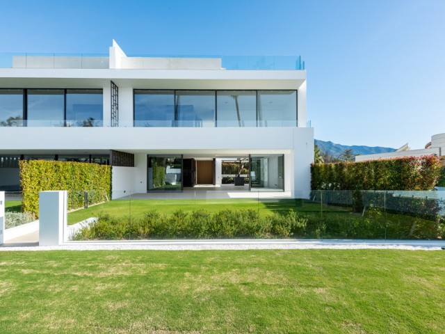 Villa, Nueva Andalucia, R5063695