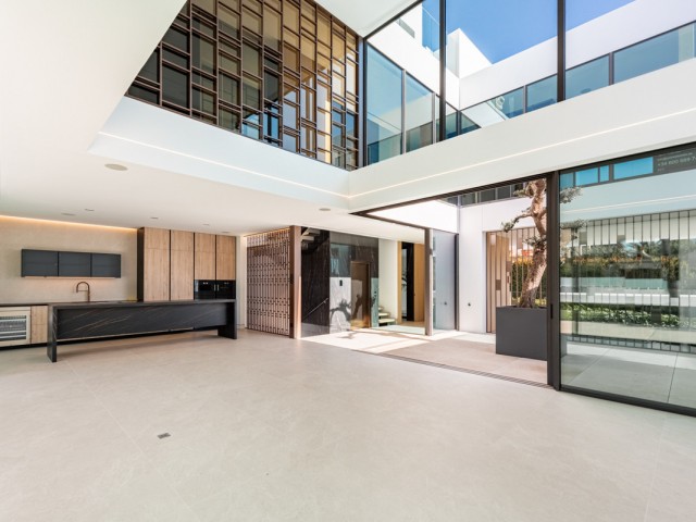Villa, Nueva Andalucia, R5063695