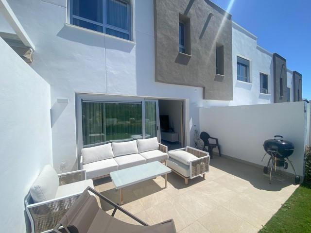 Maison mitoyenne avec 3 Chambres  à Estepona