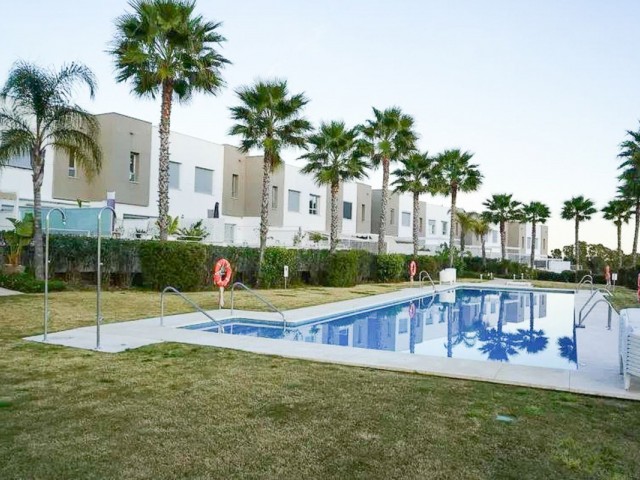 Maison mitoyenne avec 3 Chambres  à Estepona