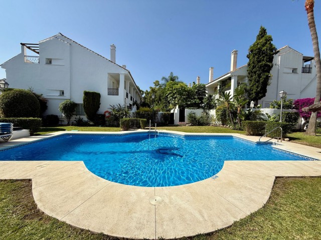 3 Slaapkamer Rijtjeshuis in Nueva Andalucía