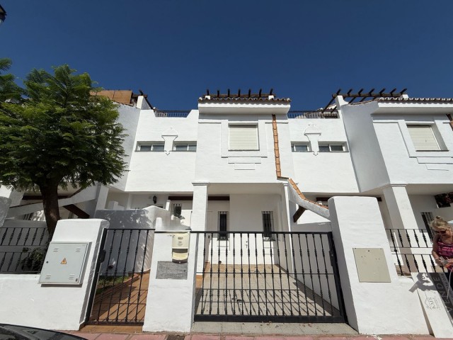 3 Slaapkamer Rijtjeshuis in Nueva Andalucía