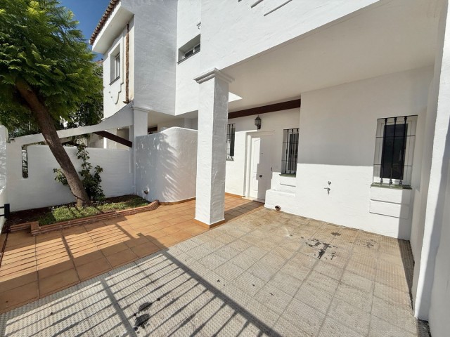 3 Slaapkamer Rijtjeshuis in Nueva Andalucía