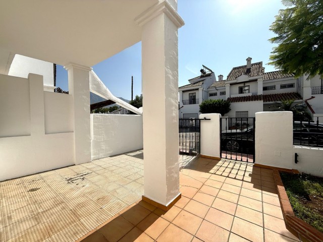 3 Slaapkamer Rijtjeshuis in Nueva Andalucía