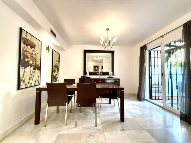 3 Slaapkamer Rijtjeshuis in Nueva Andalucía