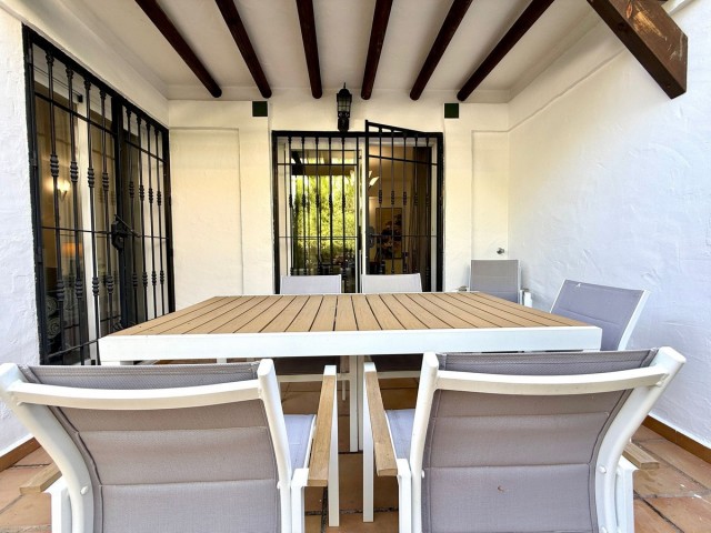 3 Slaapkamer Rijtjeshuis in Nueva Andalucía