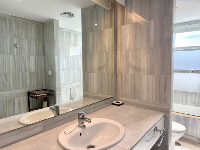 3 Slaapkamer Rijtjeshuis in Nueva Andalucía
