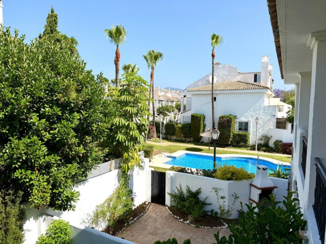 3 Slaapkamer Rijtjeshuis in Nueva Andalucía