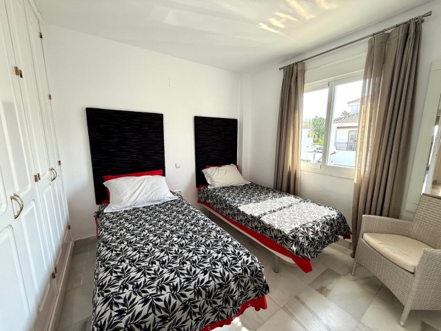 3 Slaapkamer Rijtjeshuis in Nueva Andalucía