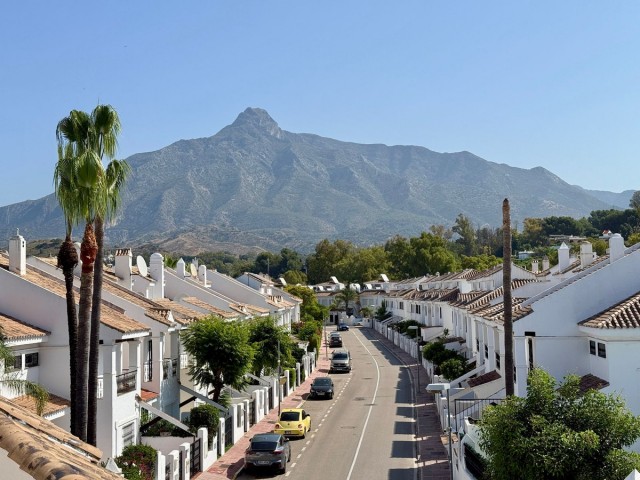 3 Slaapkamer Rijtjeshuis in Nueva Andalucía
