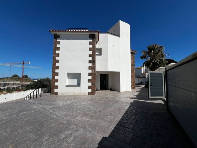 4 Sovrums Villa i Estepona