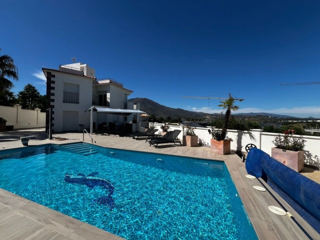 4 Sovrums Villa i Estepona