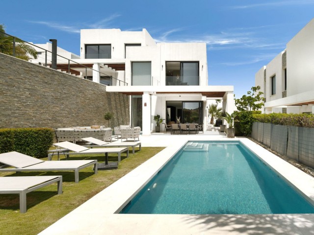 5 Bedrooms Villa in Cabopino