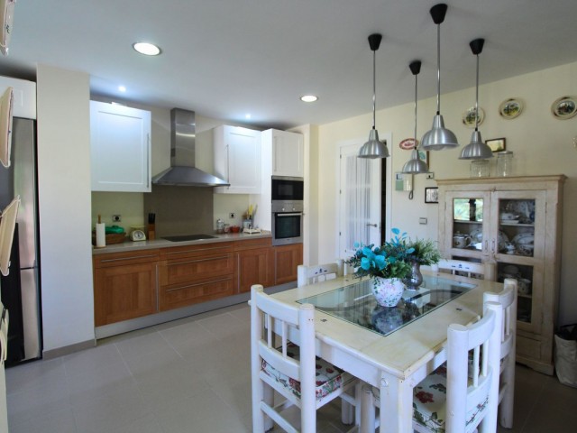 Apartamento con 2 Dormitorios  en San Roque Club