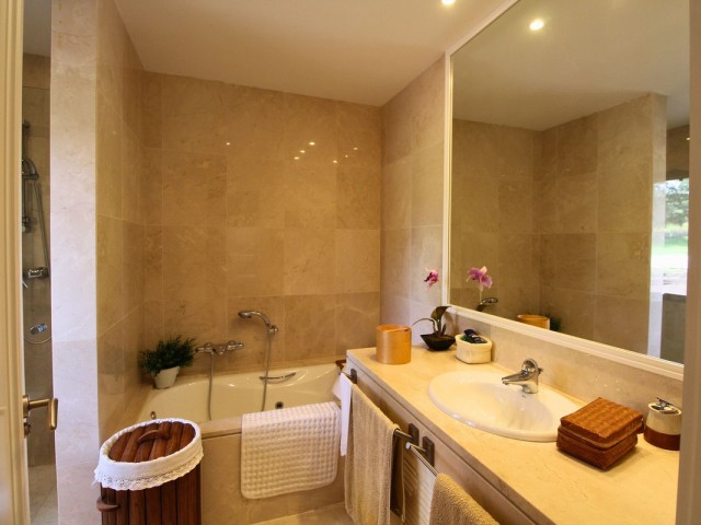 Apartamento con 2 Dormitorios  en San Roque Club