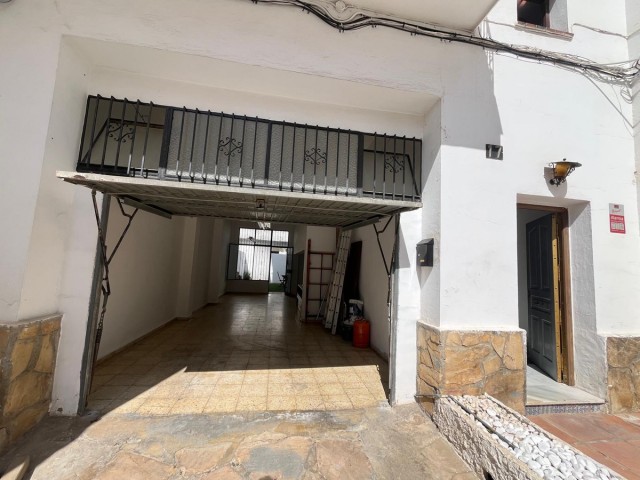 Maison mitoyenne avec 5 Chambres  à Estepona