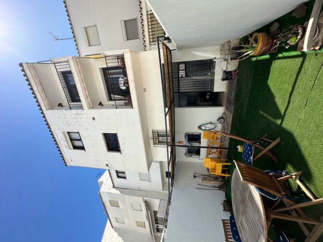 Maison mitoyenne avec 5 Chambres  à Estepona