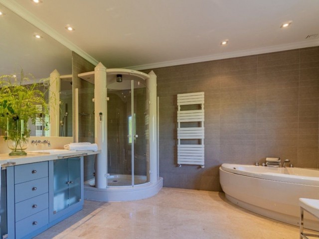 5 Soveroms Villa i Sotogrande