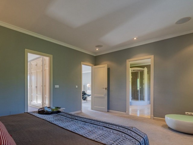 5 Soveroms Villa i Sotogrande