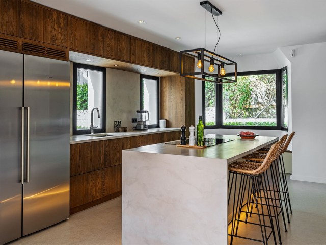 Villa avec 4 Chambres  à Nueva Andalucía