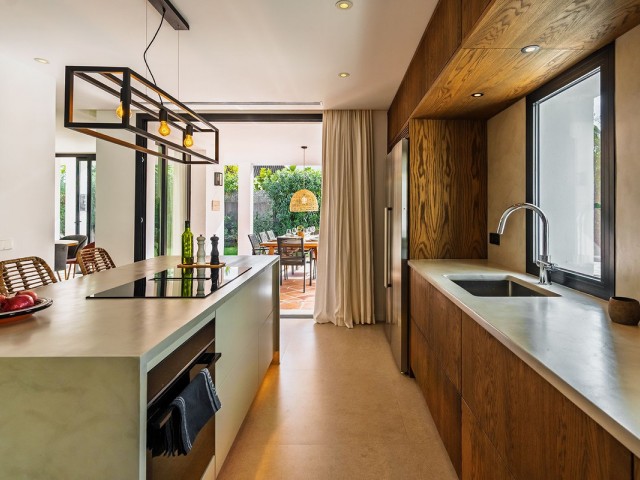 Villa avec 4 Chambres  à Nueva Andalucía