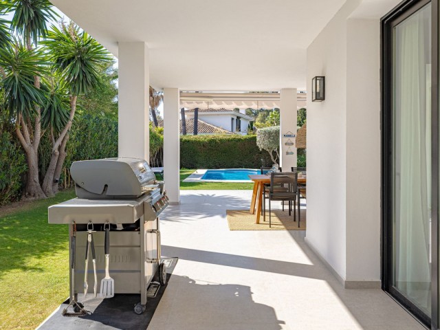 Villa avec 4 Chambres  à Nueva Andalucía