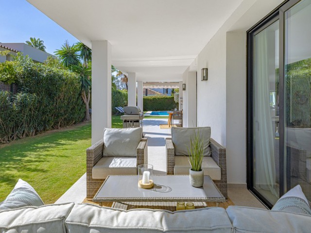 Villa avec 4 Chambres  à Nueva Andalucía