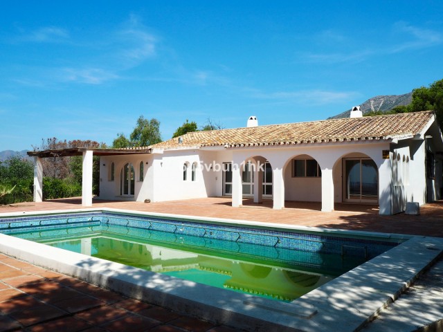 Villa con 5 Dormitorios  en Mijas