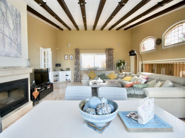 Villa con 6 Dormitorios  en Mijas