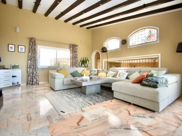 Villa con 6 Dormitorios  en Mijas