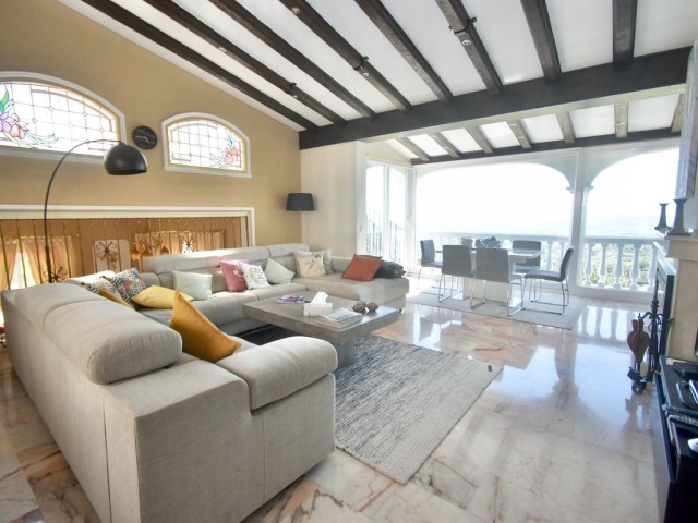 Villa con 6 Dormitorios  en Mijas