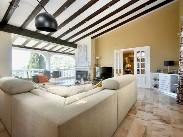 Villa con 6 Dormitorios  en Mijas