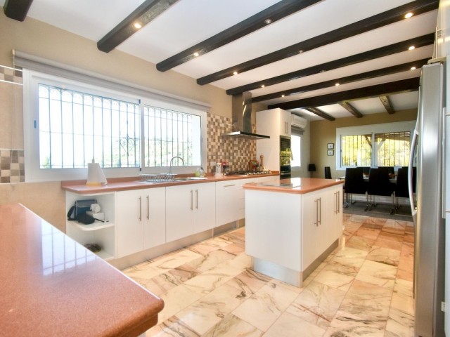 Villa con 6 Dormitorios  en Mijas
