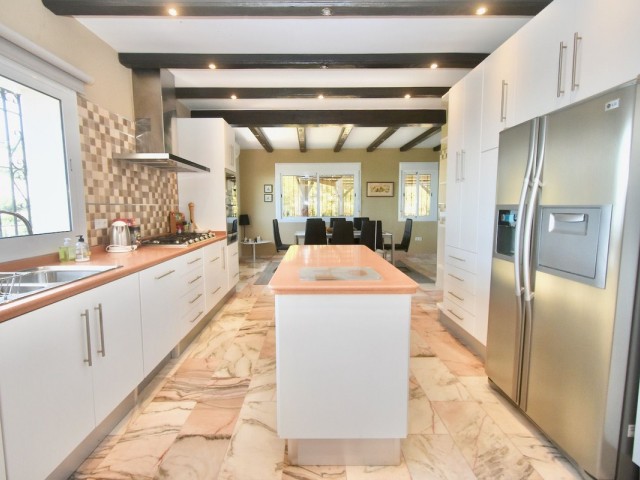 Villa con 6 Dormitorios  en Mijas