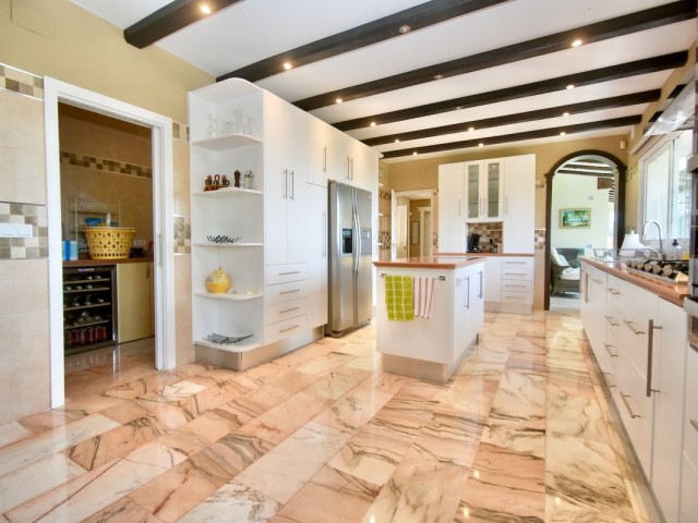Villa con 6 Dormitorios  en Mijas