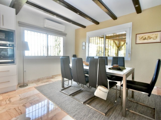 Villa con 6 Dormitorios  en Mijas