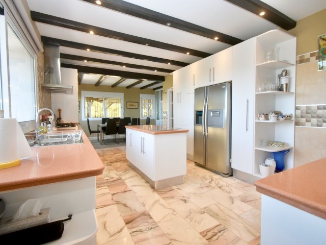 6 Bedrooms Villa in Mijas