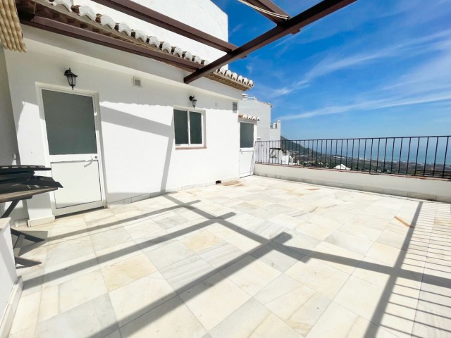 Apartamento con 3 Dormitorios  en Mijas