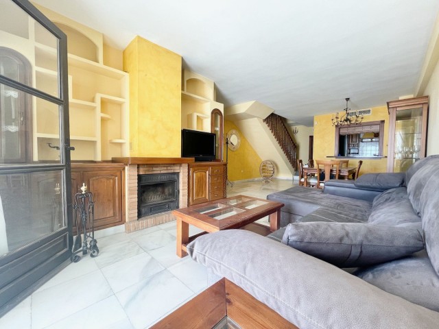 Apartamento con 3 Dormitorios  en Mijas