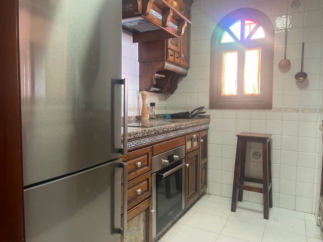 Apartamento con 3 Dormitorios  en Mijas