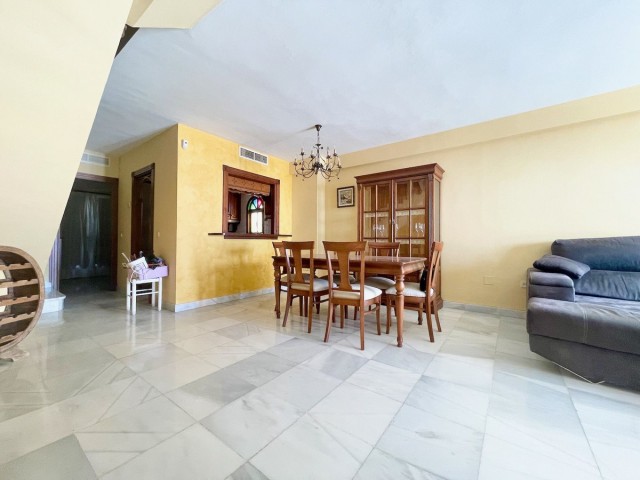 Apartamento con 3 Dormitorios  en Mijas